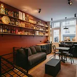 Vintage Shop Style Flat, Austerlitz
